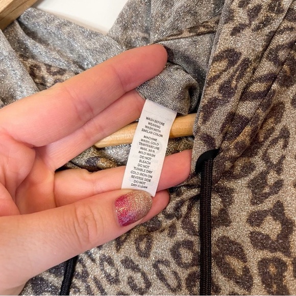 ZYIA Active Metallic Leopard Print Crop Hoodie XXL - Picture 5 of 7